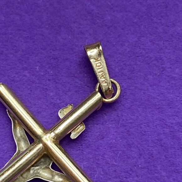💛 10k Yellow & White Gold Crucifix Pendant - Picture 5 of 5